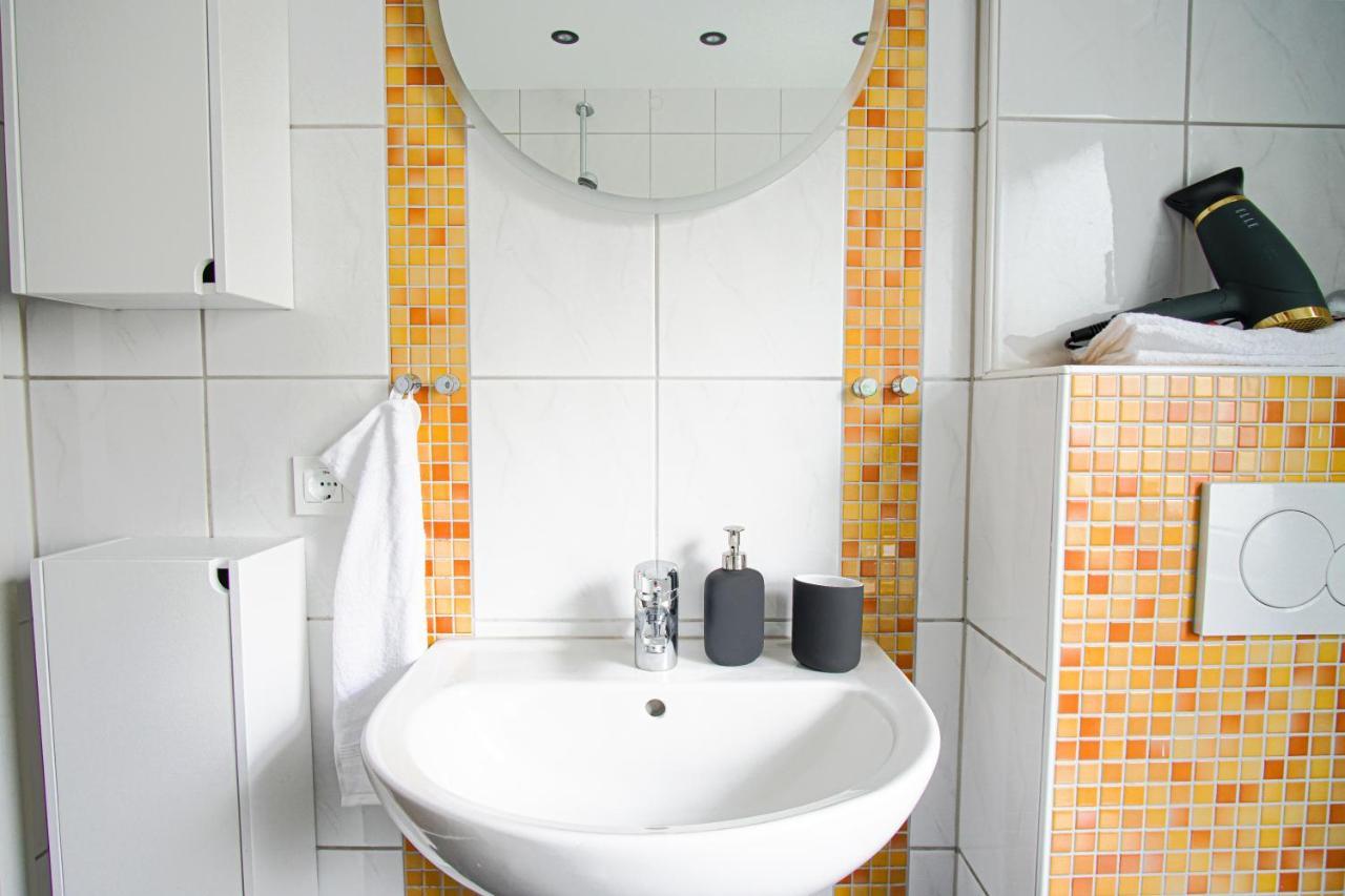 Homefy Bright And Cozy Holiday Apartment - Washer & Dryer - Free Parking Essen Exterior foto